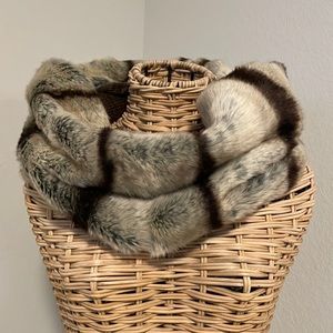 Simply Vera by Vera Wang Faux Chinchilla Infinity Scarf, Sz. O/S